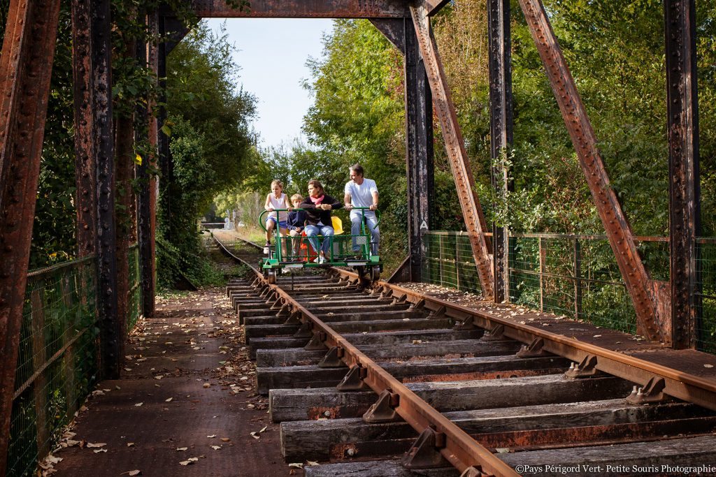 corgnacsurisle-velorail-perigord