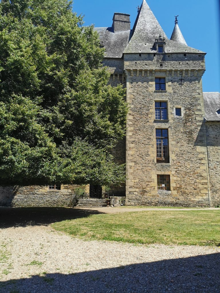 chateau-jumilhac-juillet-grand-tileul