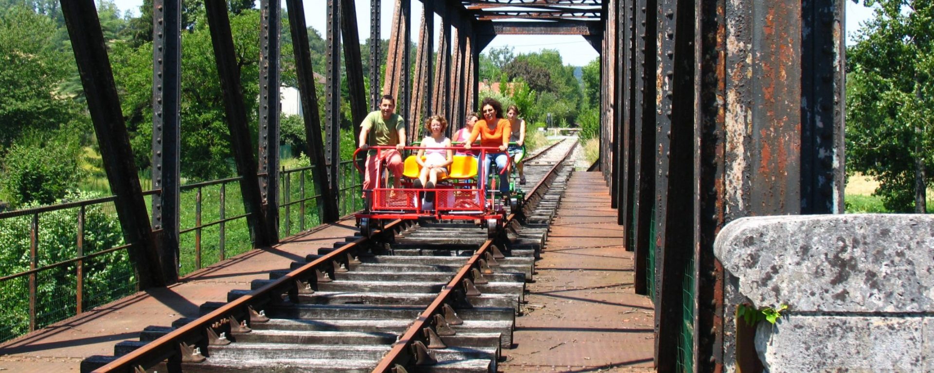 corgnac-sur-l-isle-famille-velorail-aspect-ratio-2000-800