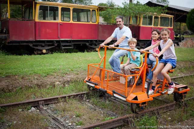 corgnacsurisle-velorail-famille