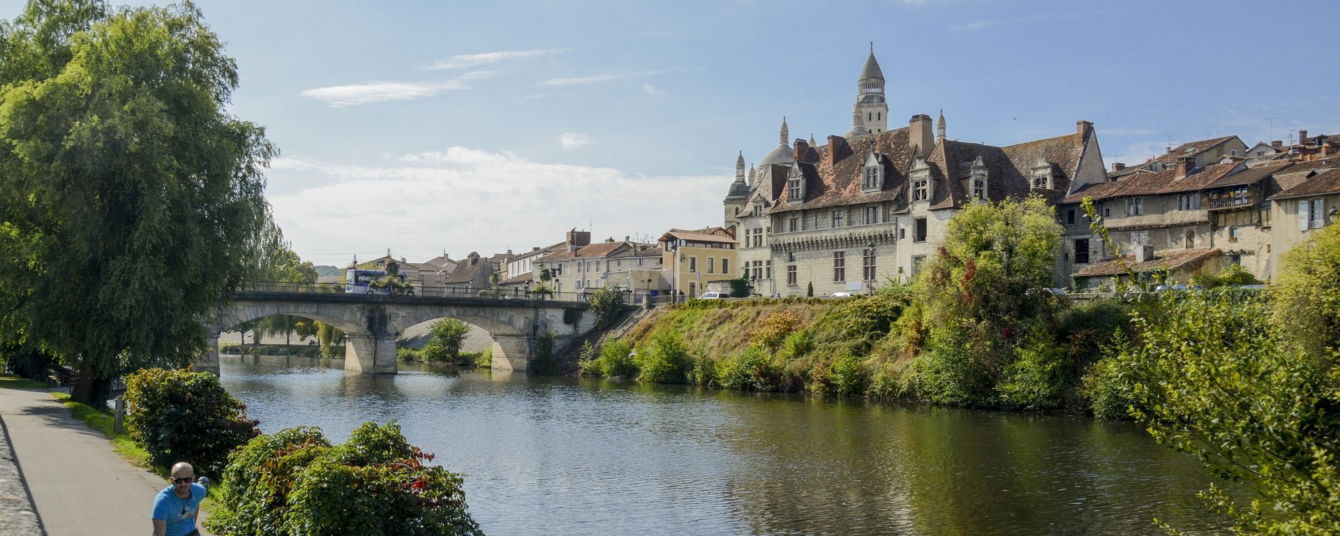 copyright-alban_gilbert-crtna-vue_panoramique_de_perigueux_et_la_cathedrale_saint-front-8179-aspect-ratio-2000-800