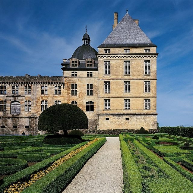 chateau-hautefort-aspect-ratio-800-800