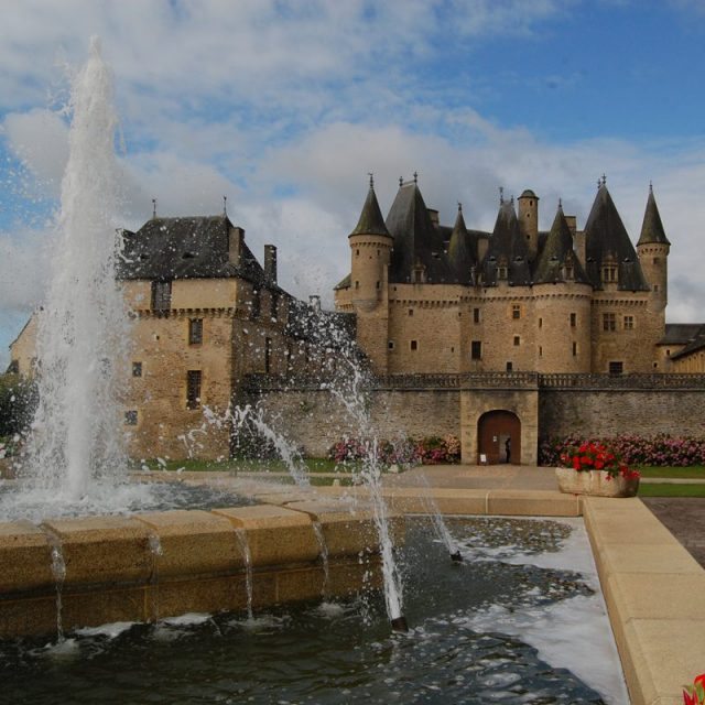 jumilhac-chateau-fontaine-aspect-ratio-800-800
