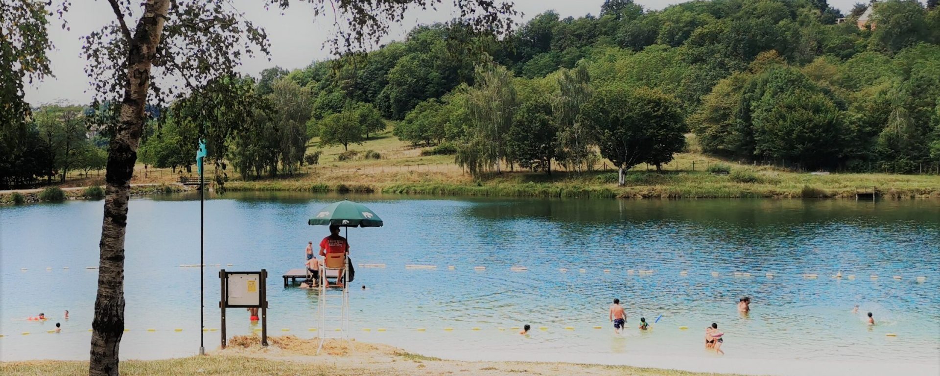 vacances-perigord-limousin-dordogne-famille-beltrame-baignade-aspect-ratio-2000-800