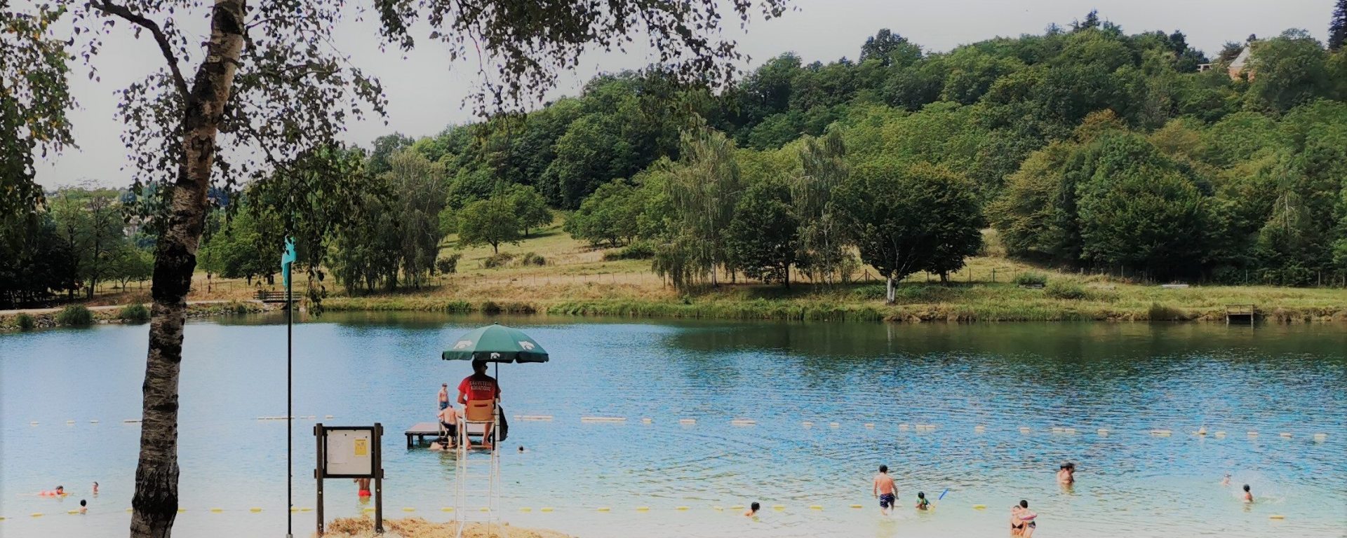 vacances-perigord-limousin-dordogne-famille-beltrame-baignade-aspect-ratio-2000-800