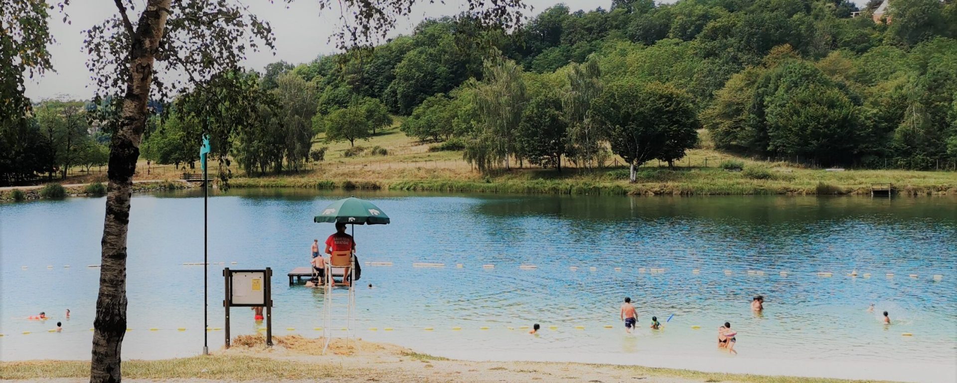 vacances-perigord-limousin-dordogne-famille-beltrame-baignade-aspect-ratio-2000-800