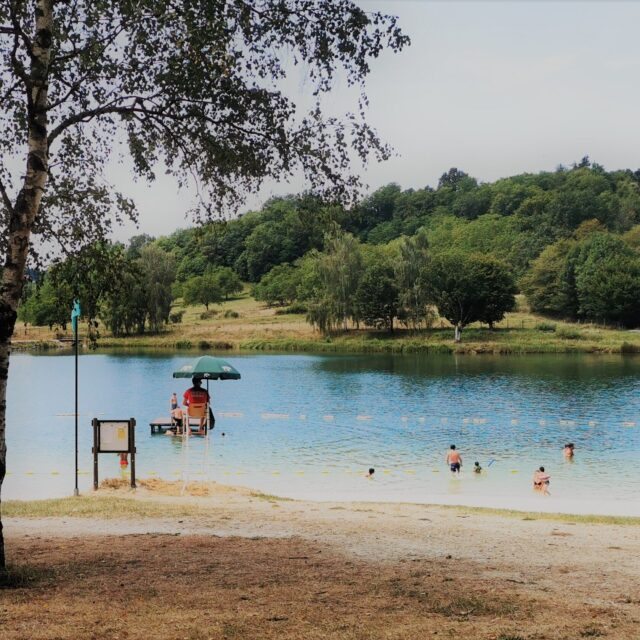 vacances-perigord-limousin-dordogne-famille-beltrame-baignade-aspect-ratio-800-800