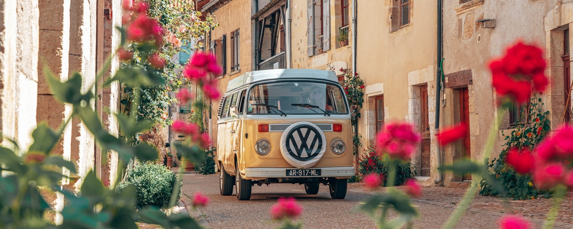 van-camping-car-perigord-dordogne-limousin-roadtrip-saint-jean-de-cole_les-droners-aspect-ratio-2000-800