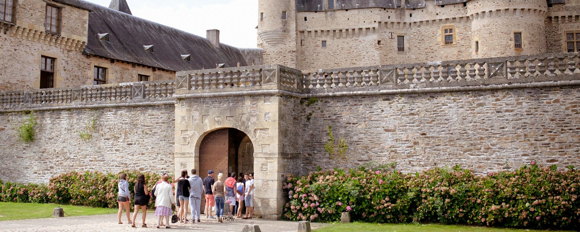 chateau-jumilhac-le-grand-aspect-ratio-2000-800