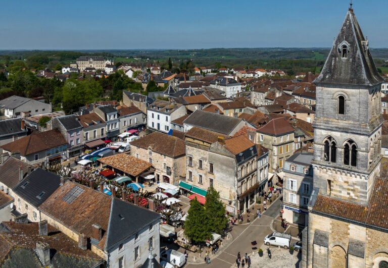 site-web-2022-06-thiviers-9eme-plus-beau-marche-de-france-dji_0059-experience-flow-velodeclicdecolle