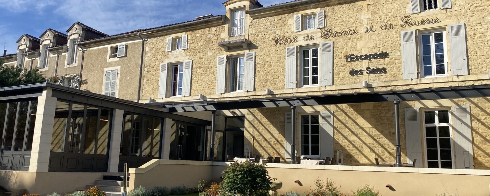 2022-10-lescapade-des-sens-exterieur-aspect-ratio-2000-800