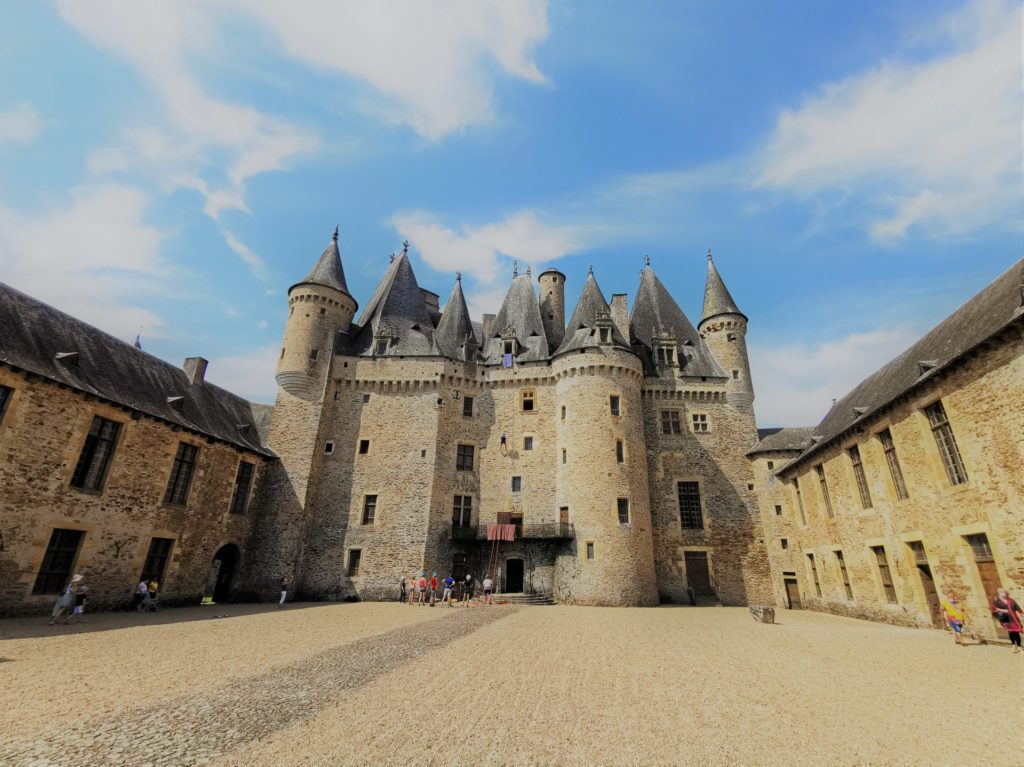 jumilhac-chateau-descente-en-rappel-office-de-tourisme-perigord-limousin