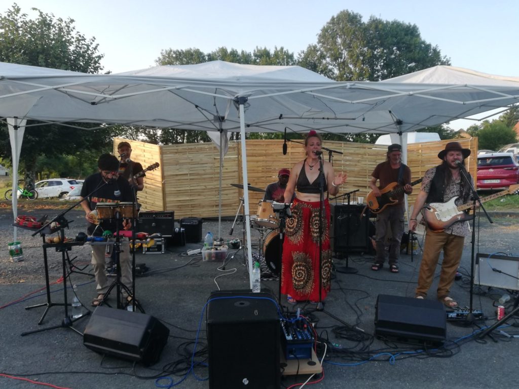 marche-de-saint-paul-groupe-de-musique