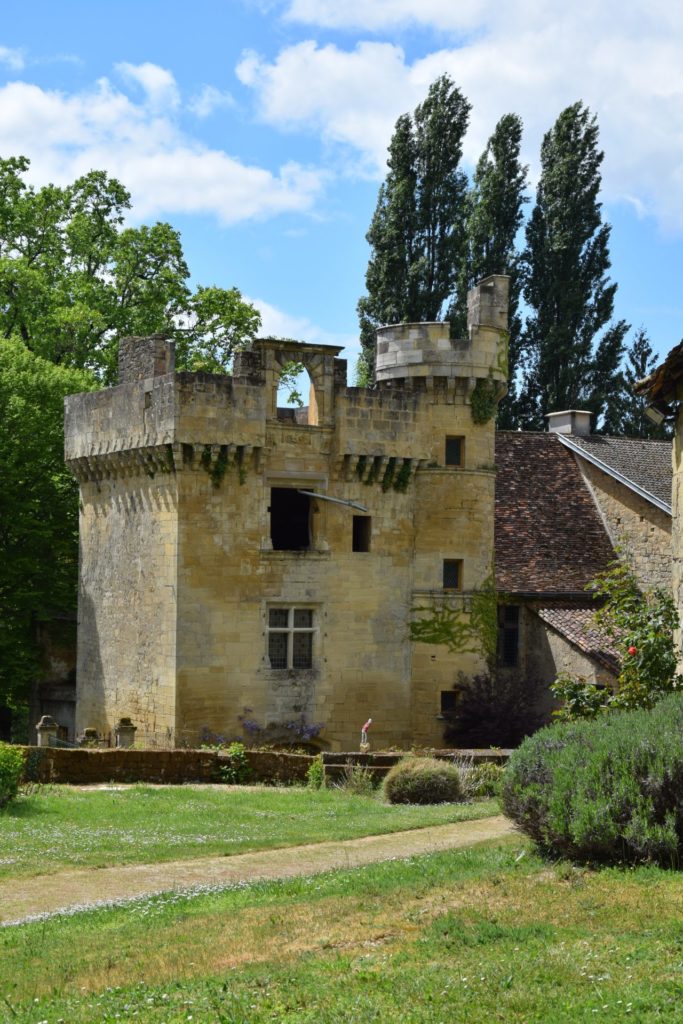 donjon-du-chateau-de-nanthiat